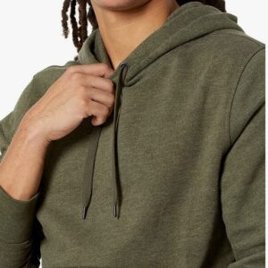 felpa indossata con cappuccio di colore verde